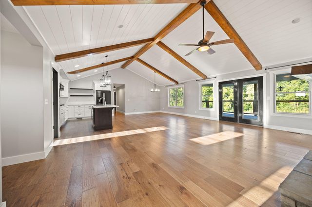 220 Davis Lane, Russell Springs, KY 42642