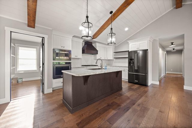 220 Davis Lane, Russell Springs, KY 42642