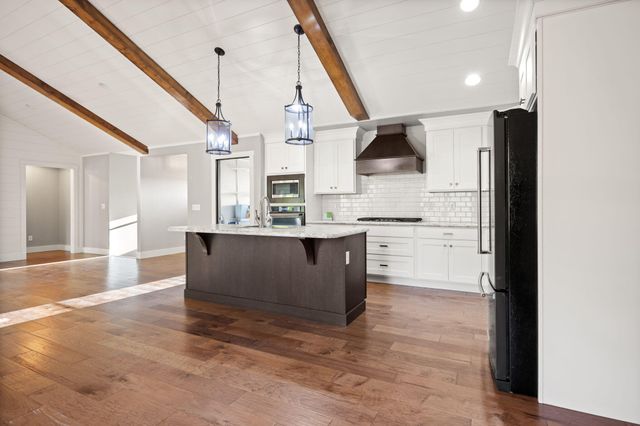 220 Davis Lane, Russell Springs, KY 42642