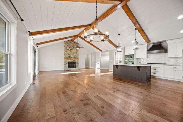 220 Davis Lane, Russell Springs, KY 42642