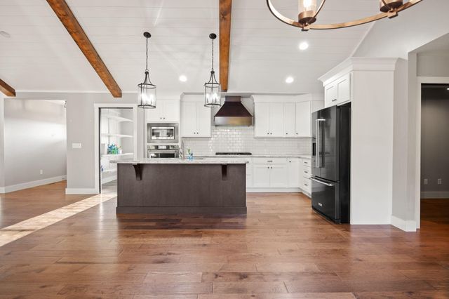 220 Davis Lane, Russell Springs, KY 42642