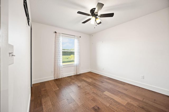 220 Davis Lane, Russell Springs, KY 42642