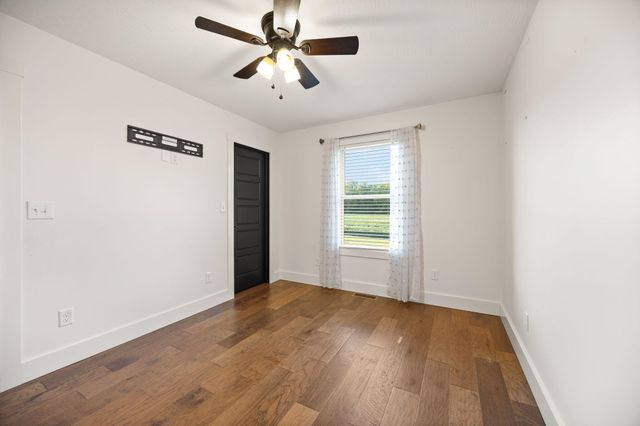 220 Davis Lane, Russell Springs, KY 42642