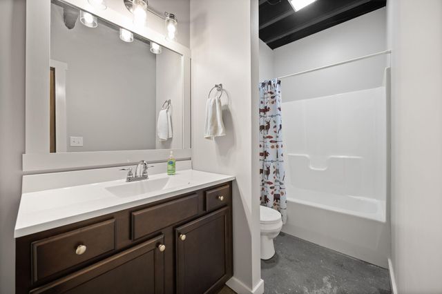 220 Davis Lane, Russell Springs, KY 42642