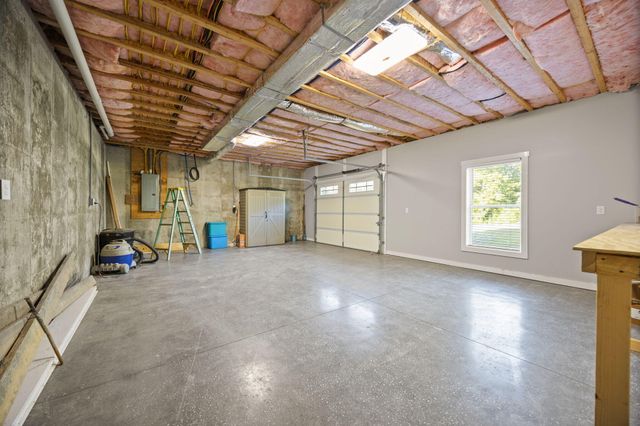 220 Davis Lane, Russell Springs, KY 42642