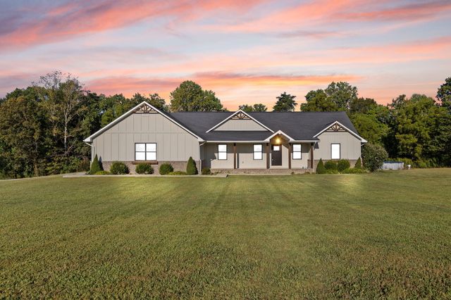 220 Davis Lane, Russell Springs, KY 42642