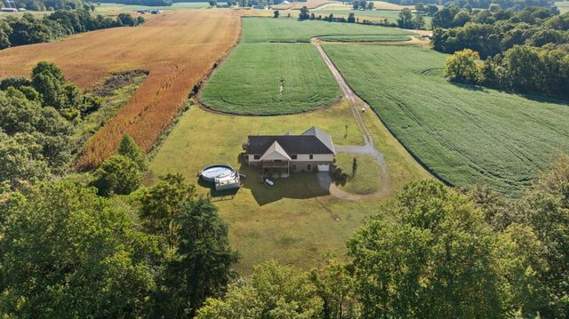 220 Davis Lane, Russell Springs, KY 42642