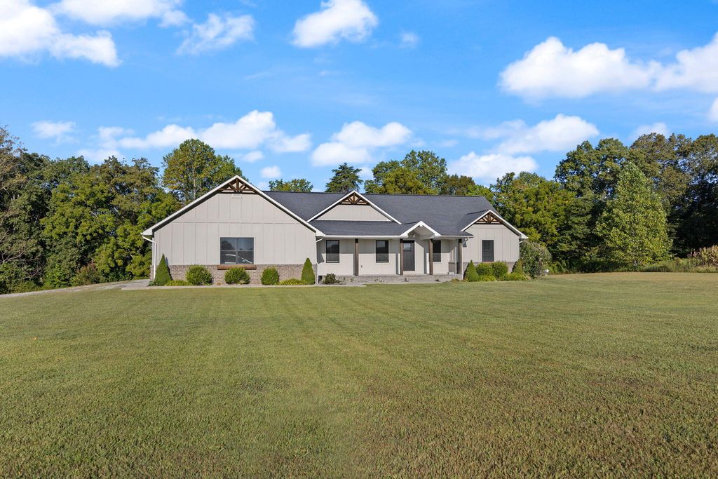 220 Davis Lane, Russell Springs, KY 42642
