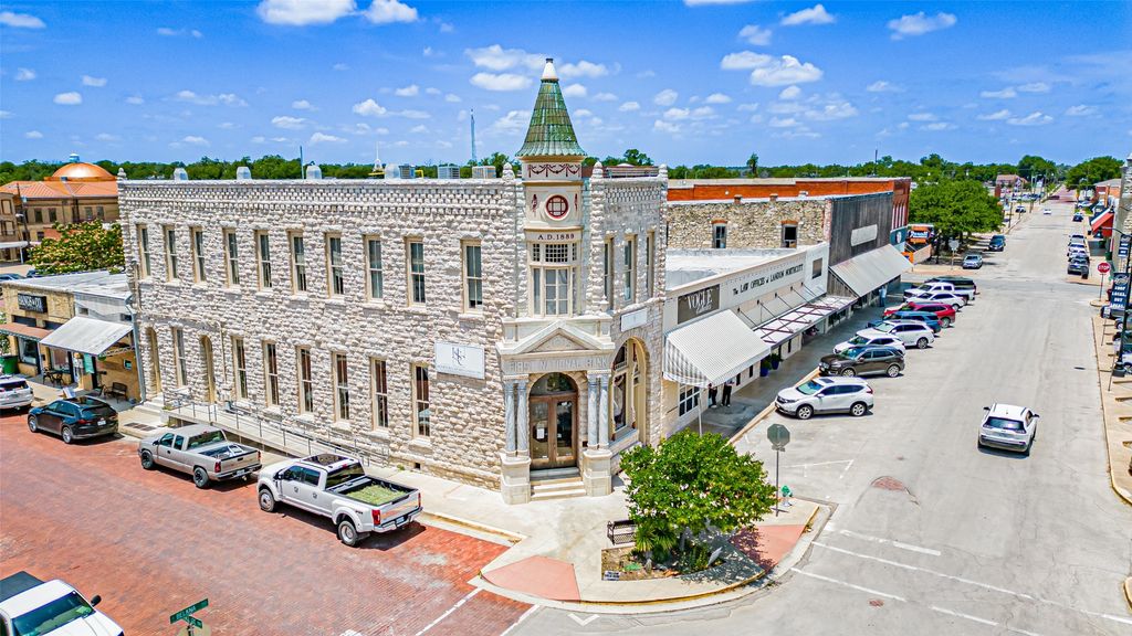 198 S Belknap Avenue, Stephenville, TX 76401