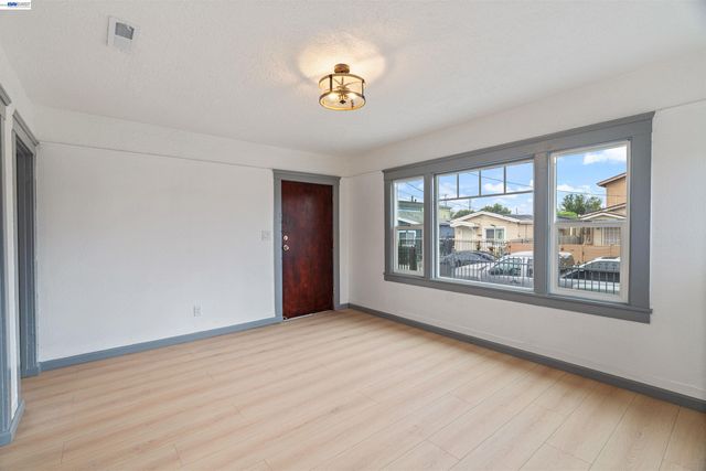 1012 72nd Ave, Oakland, CA 94621