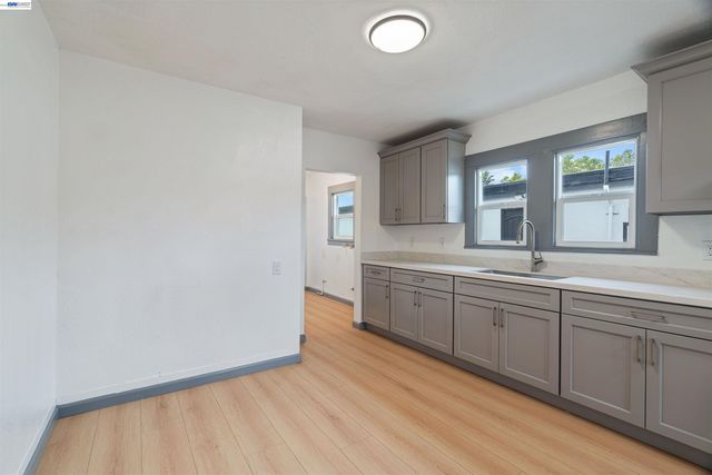 1012 72nd Ave, Oakland, CA 94621