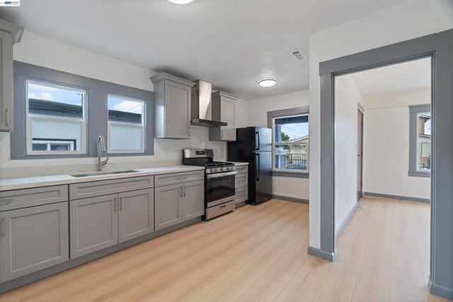 1012 72nd Ave, Oakland, CA 94621