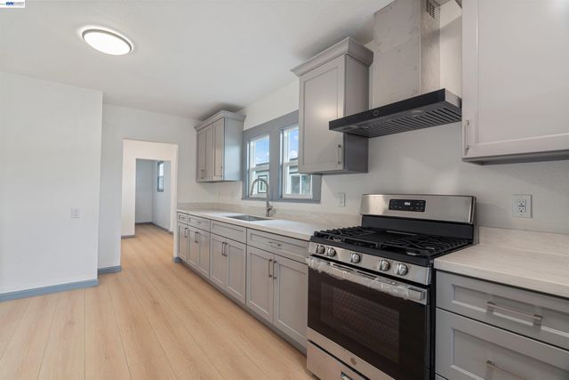 1012 72nd Ave, Oakland, CA 94621