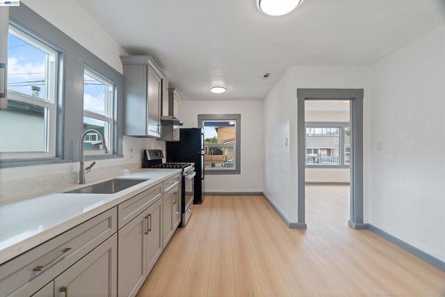 1012 72nd Ave, Oakland, CA 94621