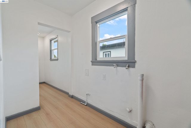 1012 72nd Ave, Oakland, CA 94621