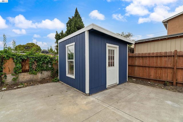 1012 72nd Ave, Oakland, CA 94621