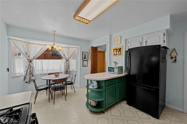 6110 Hollywood Drive, Parma, OH 44129