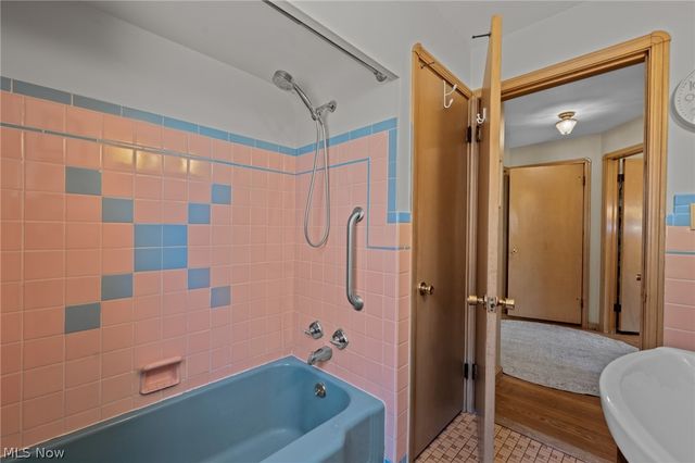 6110 Hollywood Drive, Parma, OH 44129