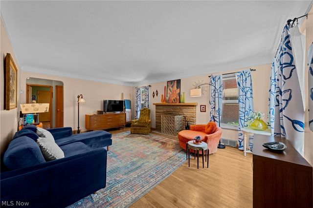 6110 Hollywood Drive, Parma, OH 44129