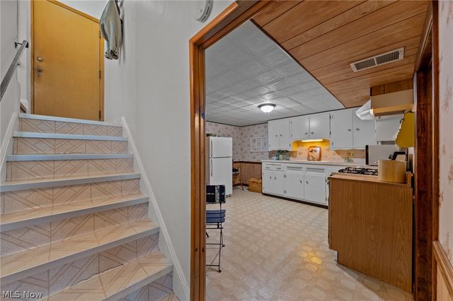 6110 Hollywood Drive, Parma, OH 44129