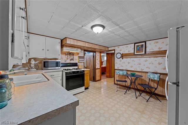 6110 Hollywood Drive, Parma, OH 44129
