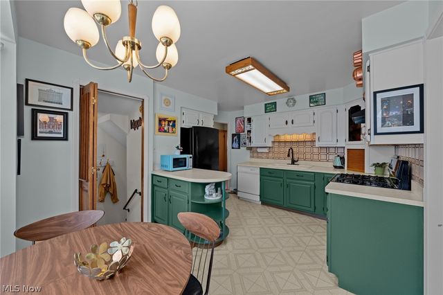 6110 Hollywood Drive, Parma, OH 44129