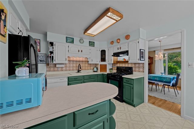 6110 Hollywood Drive, Parma, OH 44129