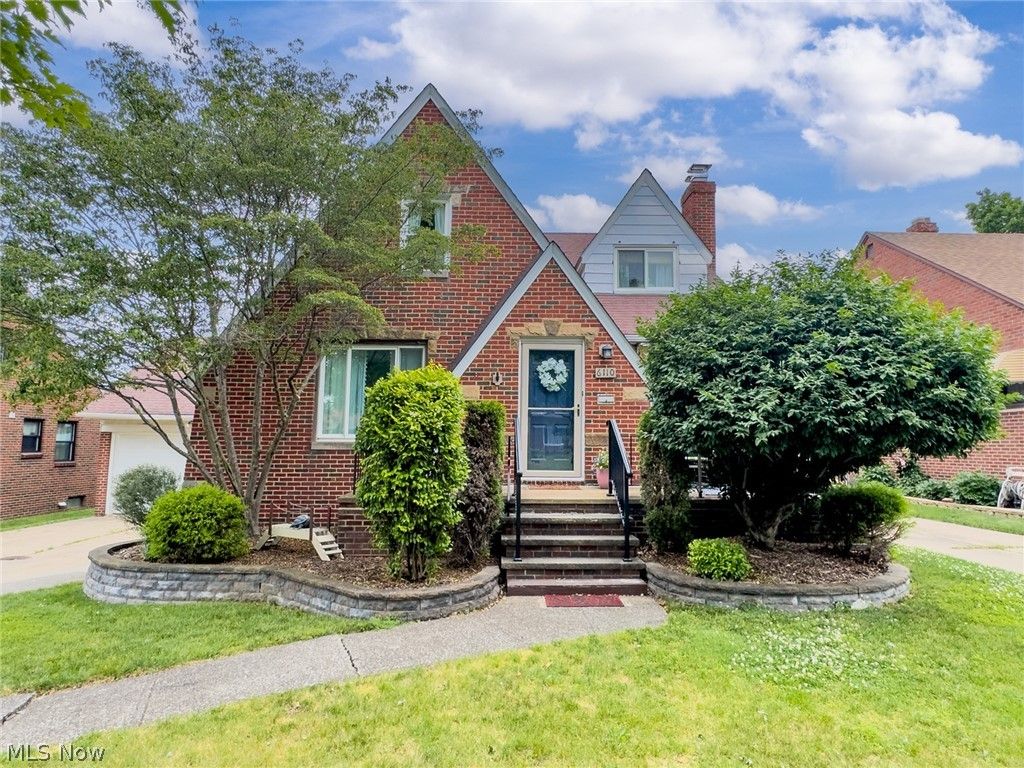 6110 Hollywood Drive, Parma, OH 44129