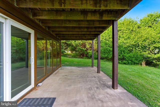 2 DIGIT LN, Bunker Hill, WV 25413