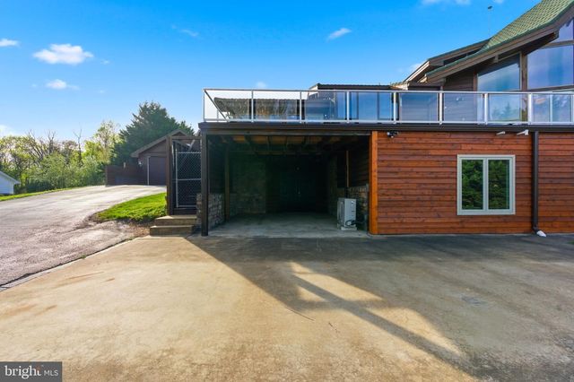 2 DIGIT LN, Bunker Hill, WV 25413