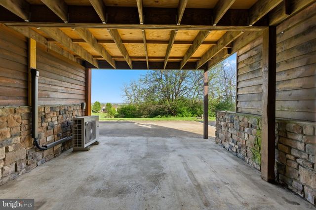 2 DIGIT LN, Bunker Hill, WV 25413