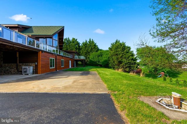 2 DIGIT LN, Bunker Hill, WV 25413