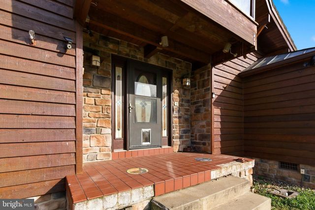 2 DIGIT LN, Bunker Hill, WV 25413