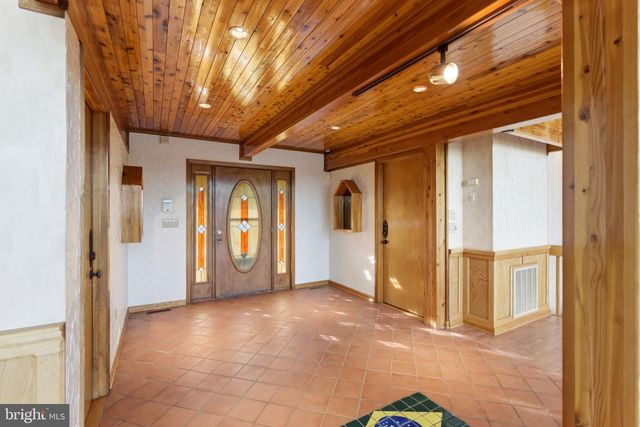 2 DIGIT LN, Bunker Hill, WV 25413