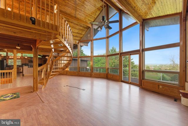 2 DIGIT LN, Bunker Hill, WV 25413