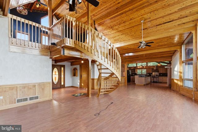 2 DIGIT LN, Bunker Hill, WV 25413