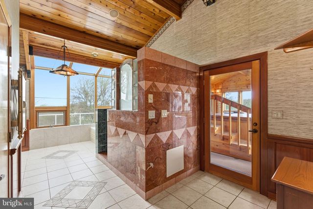 2 DIGIT LN, Bunker Hill, WV 25413