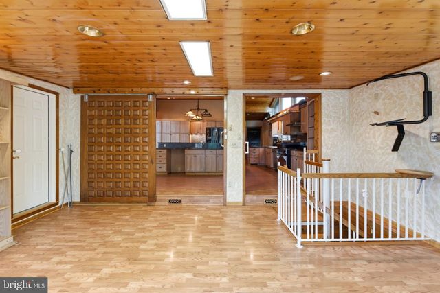 2 DIGIT LN, Bunker Hill, WV 25413