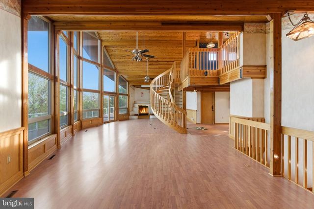 2 DIGIT LN, Bunker Hill, WV 25413