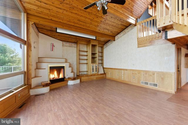 2 DIGIT LN, Bunker Hill, WV 25413