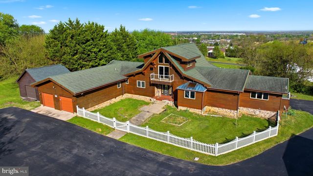 2 DIGIT LN, Bunker Hill, WV 25413