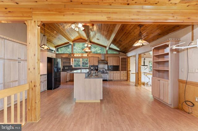 2 DIGIT LN, Bunker Hill, WV 25413