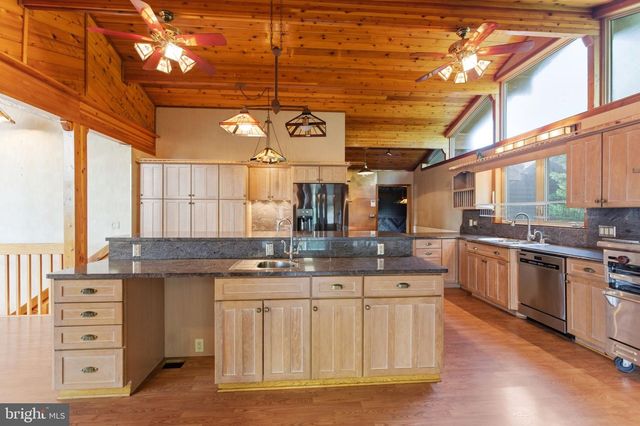 2 DIGIT LN, Bunker Hill, WV 25413