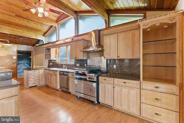2 DIGIT LN, Bunker Hill, WV 25413