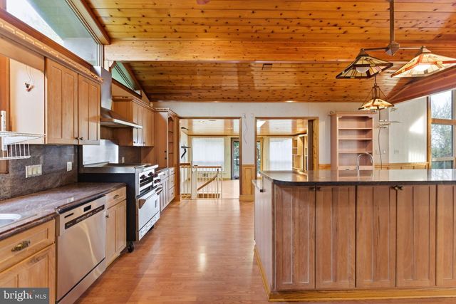 2 DIGIT LN, Bunker Hill, WV 25413