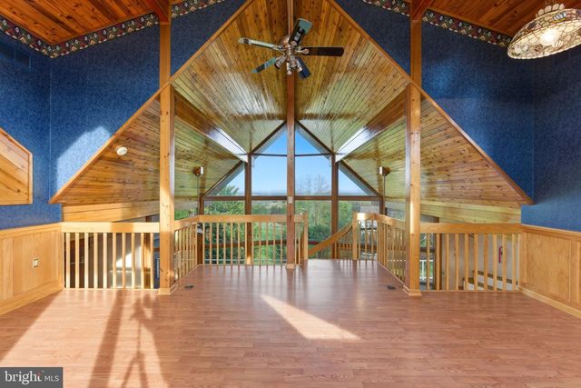 2 DIGIT LN, Bunker Hill, WV 25413