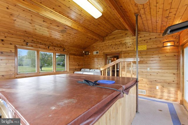 2 DIGIT LN, Bunker Hill, WV 25413