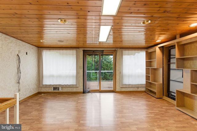 2 DIGIT LN, Bunker Hill, WV 25413