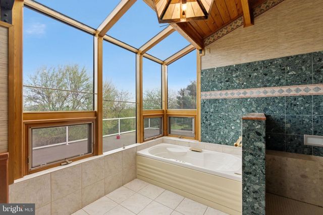 2 DIGIT LN, Bunker Hill, WV 25413