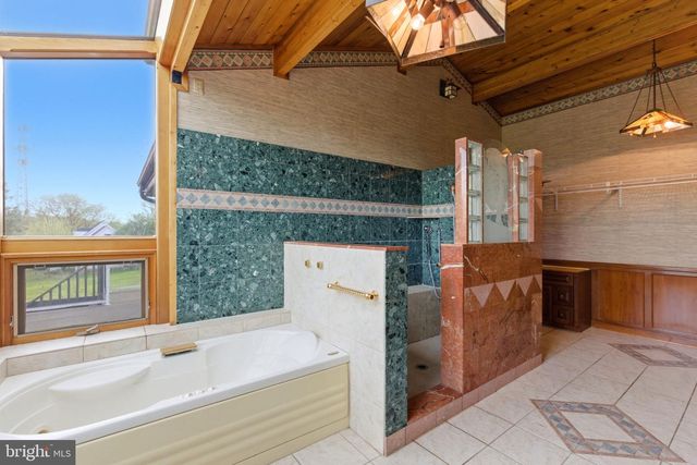 2 DIGIT LN, Bunker Hill, WV 25413